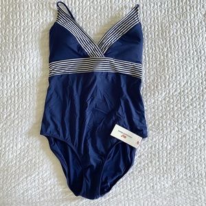 NWT vineyard vines bathing suit size M